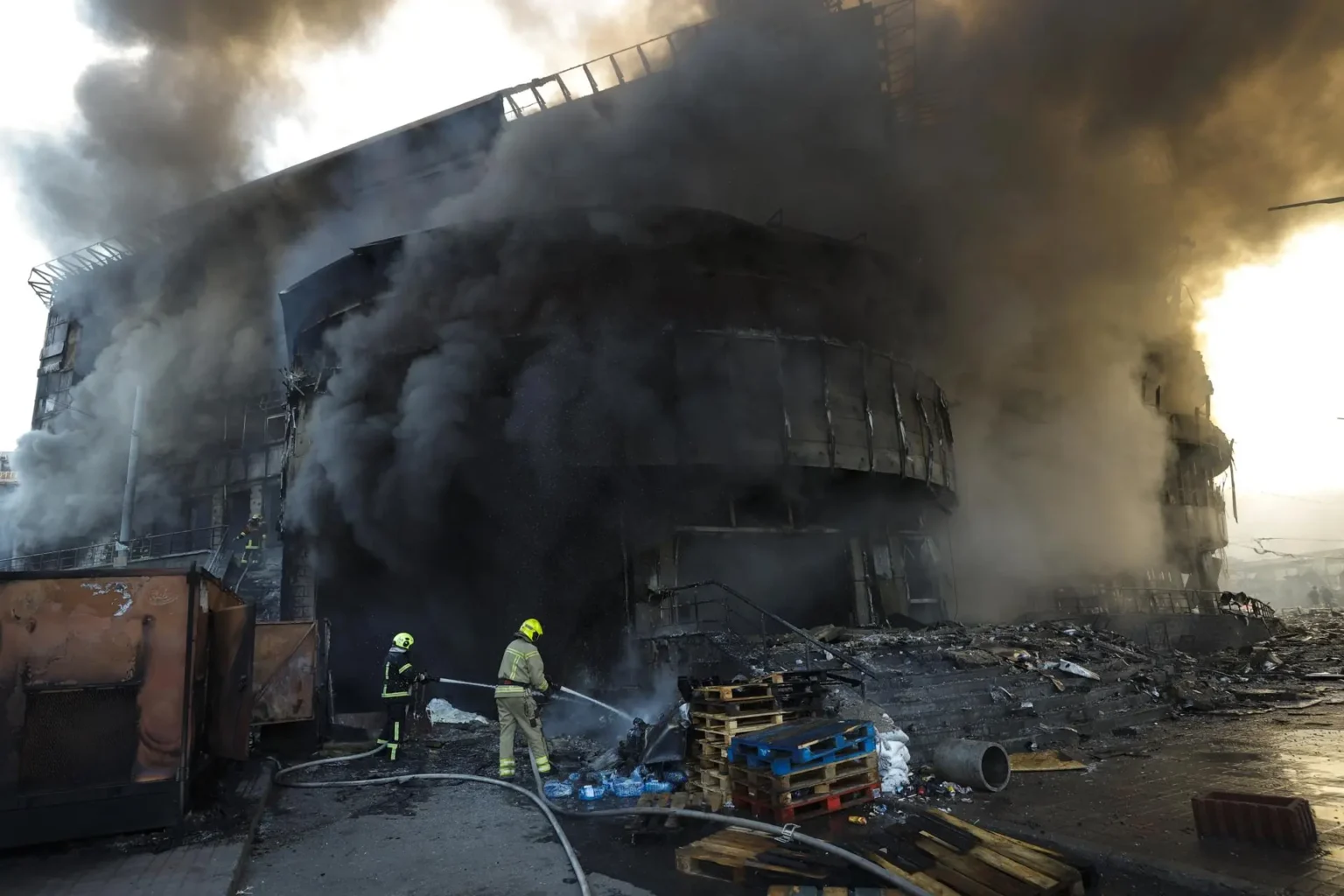 Kiev sufre ataque aéreo masivo: dos muertos y 56 heridos