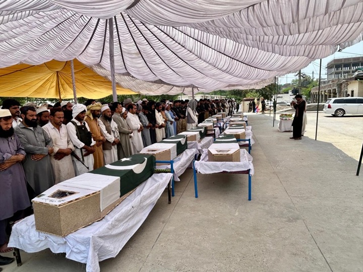 Al menos 20 muertos y 33 heridos tras volcar un camión con familias que regresaban de Pakistán en Afganistán