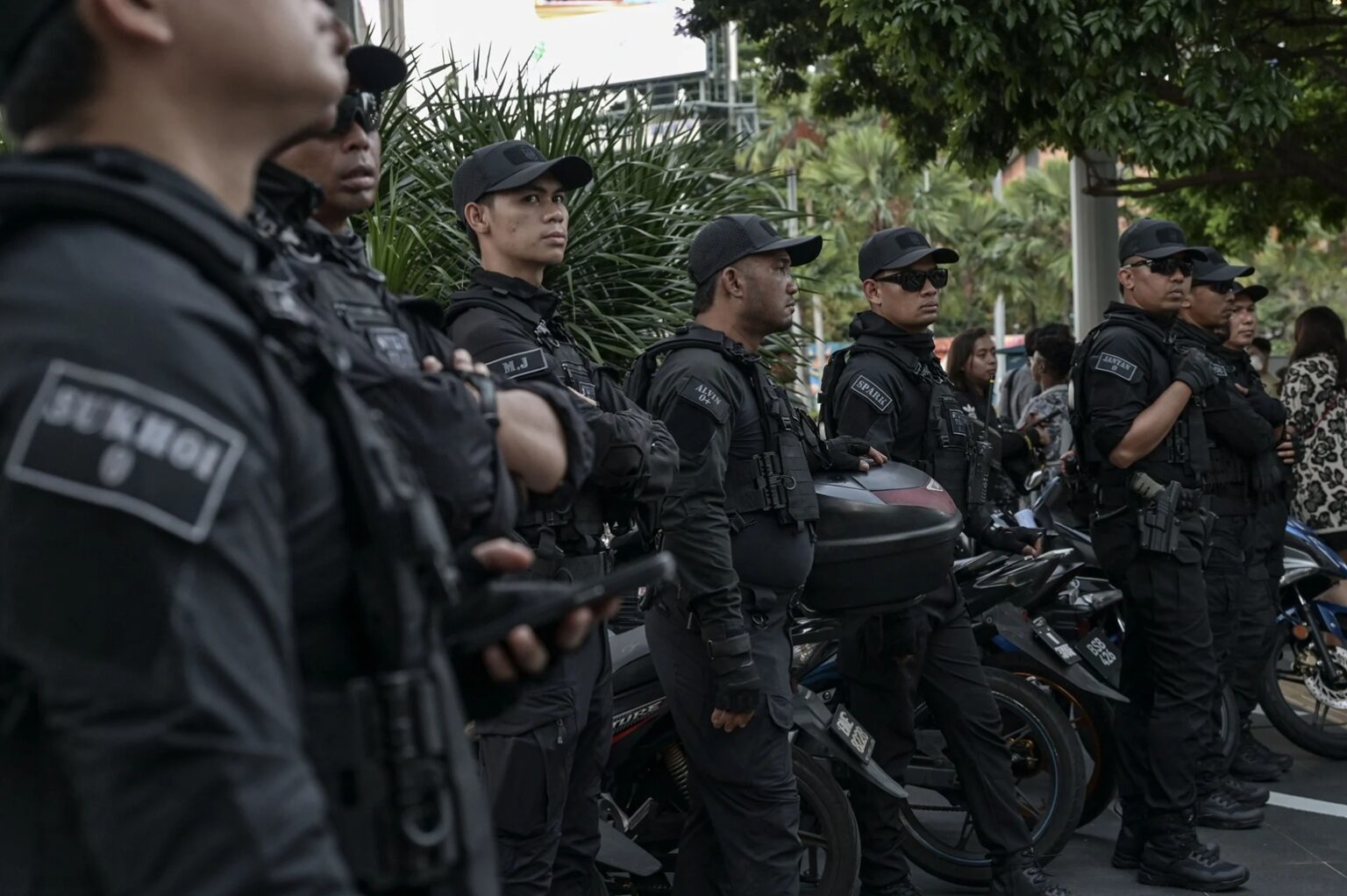 Malasia arresta a 51 hombres en redadas por presunta “fiesta gay” con drogas en hotel de lujo