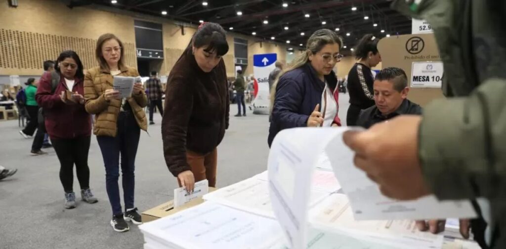 Colombia votará entre opciones de izquierda y ultraderecha para relevar a Petro