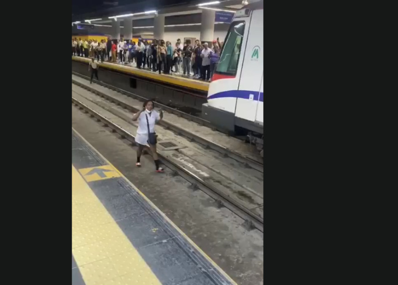 Servicio del Metro Línea 2 suspendido por incidente con pasajera