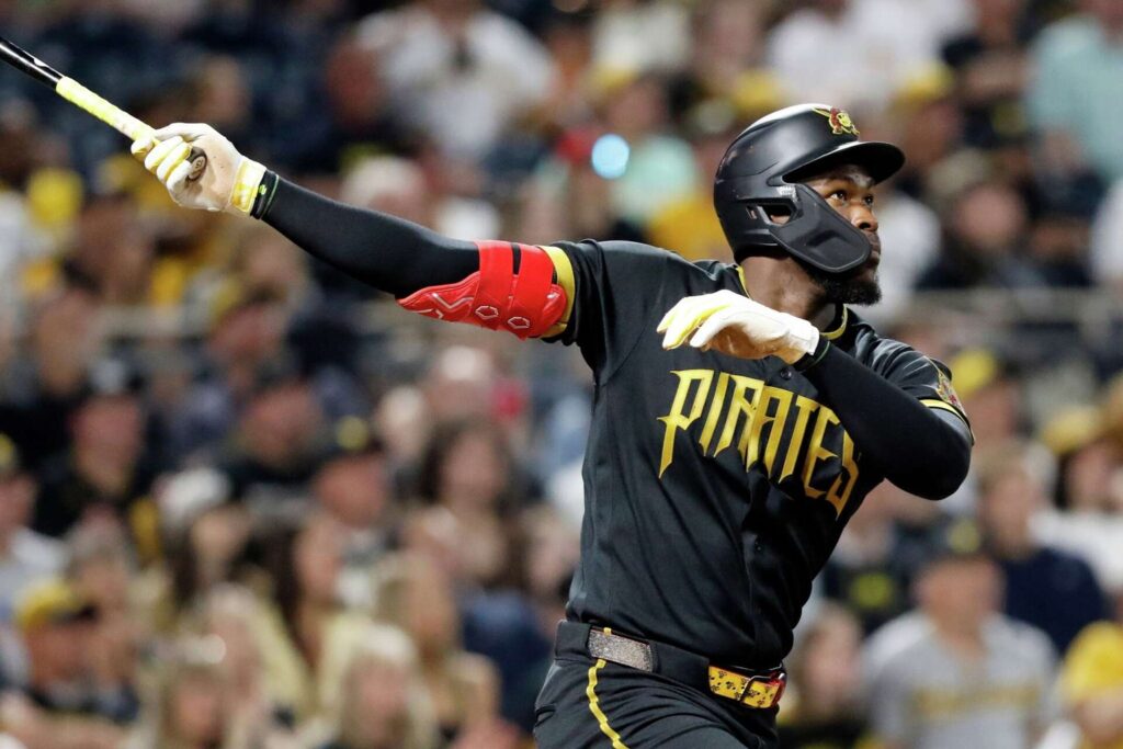 Cruz y Lowe lideran con jonrones de tres carreras la victoria de los Piratas sobre los Astros
