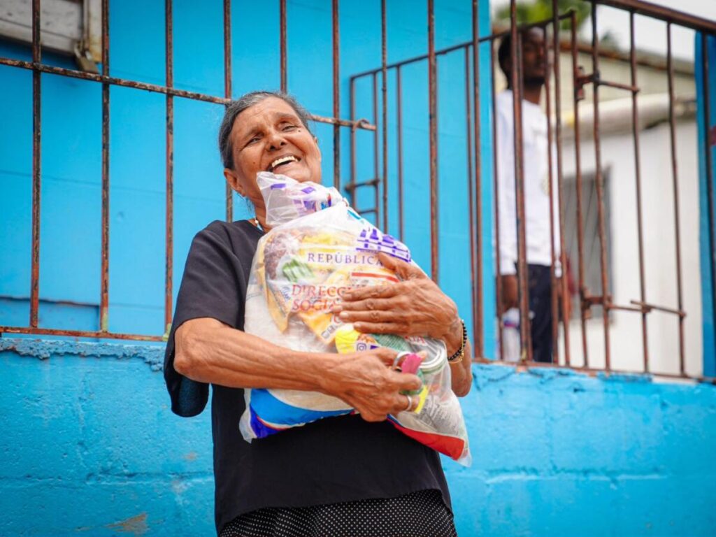 Más de 26 mil familias vulnerables reciben apoyo del Gobierno vía Dasac en Santiago