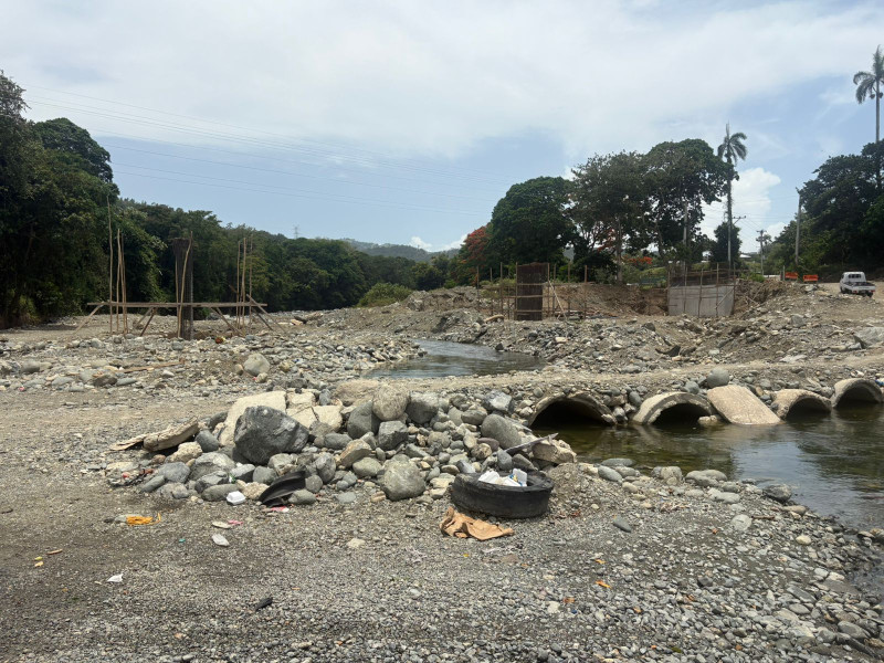 Autoridades reciben denuncias por extracción de arena en río Camú
