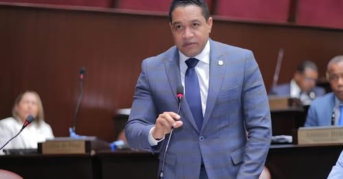 Diputado Rafael Pérez renuncia a Fuerza del Pueblo