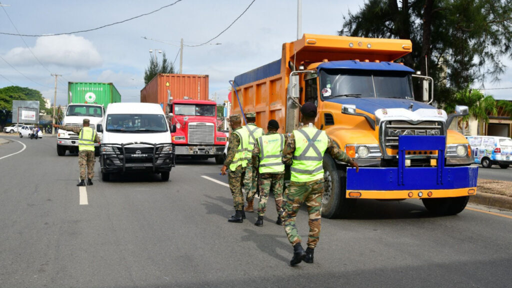 Gremios valoran restricción de horario para transporte pesado