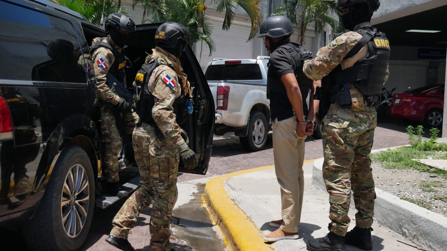 EXTRADITAN DESDE ARUBA DOMINICANO VINCULAN A DECOMISO DE OCHO PAQUETES DE COCAÍNA EN EL AILA