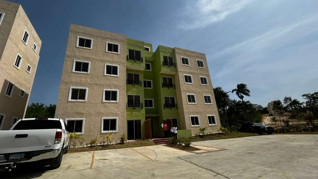 Entrega de viviendas hace realidad la casa propia para 700 familias