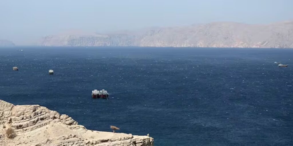 Irán ordena el cierre total del estrecho de Ormuz en respuesta a los bombardeos israelíes