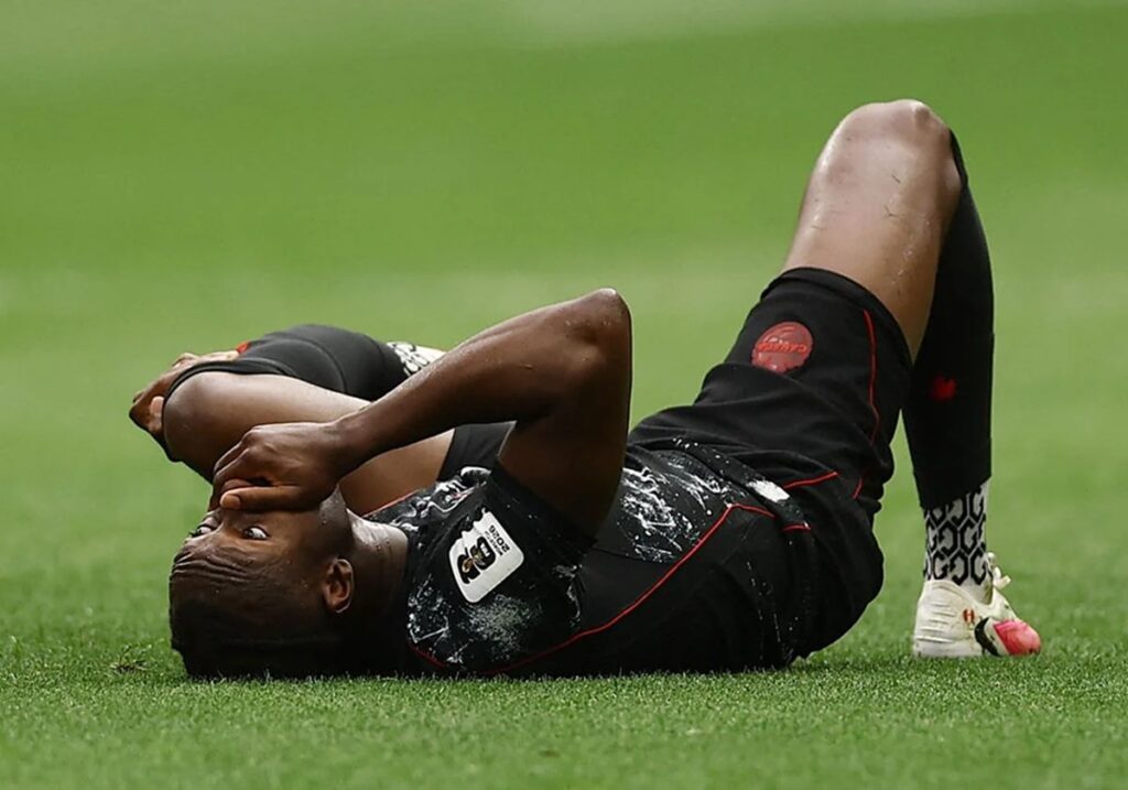 Ismael Koné sufre una fractura de tibia y será operado tras una dura entrada en el Mundial 2026