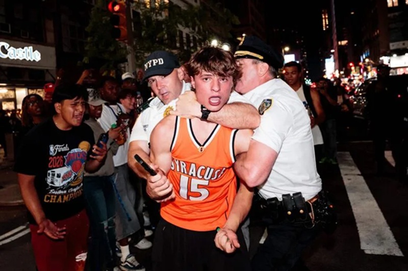 Otra noche salvaje en Nueva York tras la histórica remontada de los Knicks en el Juego 4 de la Final de la NBA