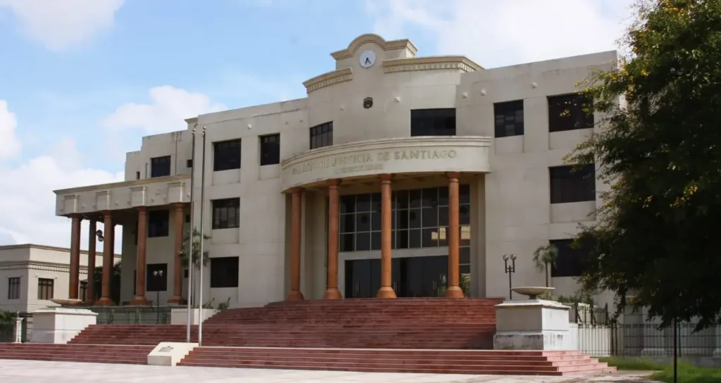 Exploración minera queda suspendida por orden judicial en Santiago