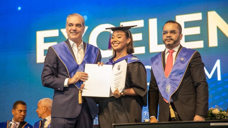 ITLA marca récord en su vigésima graduación con presencia de Abinader
