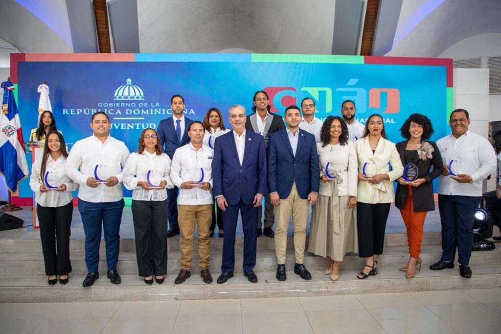 Presidente Abinader llama a los jóvenes a ser guardianes de la ética y se autodenomina presidente del Sistema Nacional de Ética Juvenil