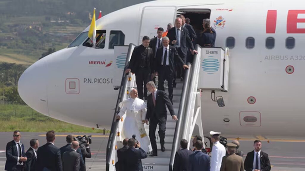 Regreso del papa León XIV desde España se retrasa por fallo técnico en el avión