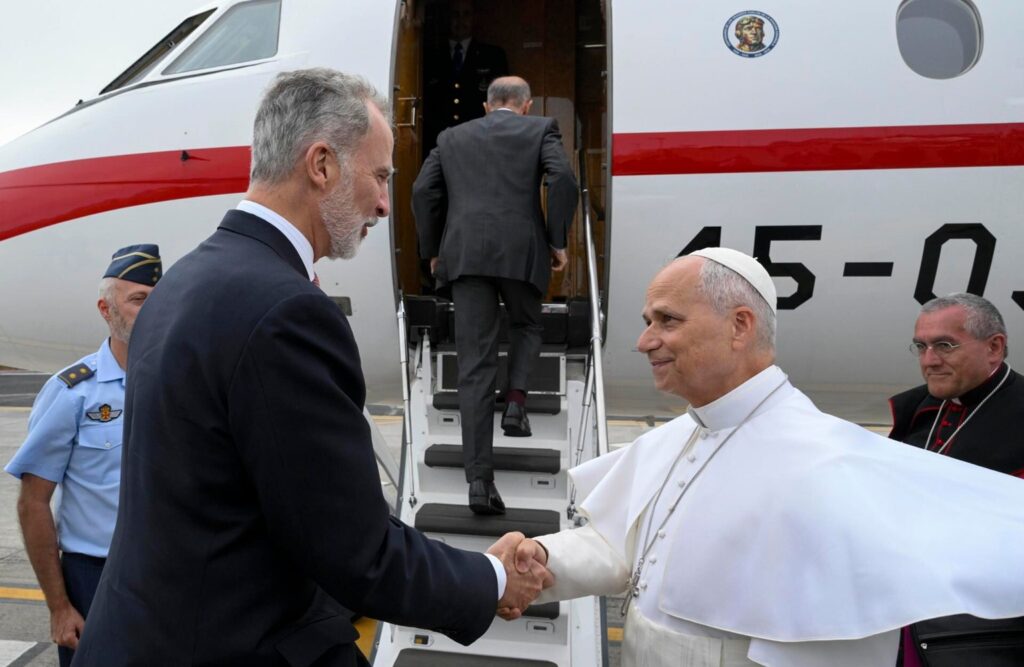 El rey de España interviene y presta su avión tras quedar inmovilizado el vuelo del papa León XIV en Tenerife