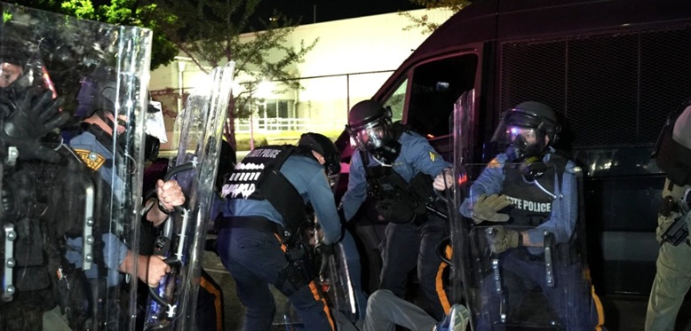 Alcalde de Newark impone un toque de queda ante aumento de violencia juvenil