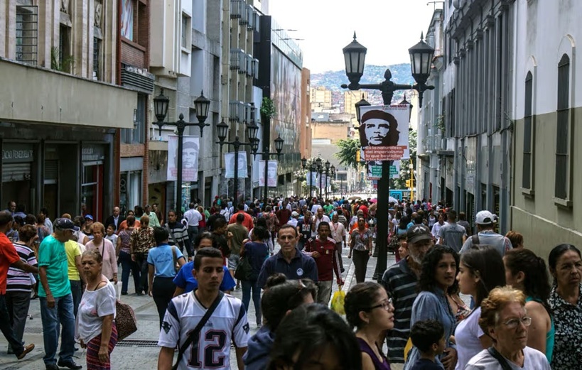 Venezuela sigue sin alivio económico y político cinco meses después de la salida de Maduro