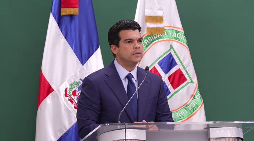 Wellington Arnaud imparte conferencia en la UNPHU; destaca avances en materia de saneamiento y agua potable