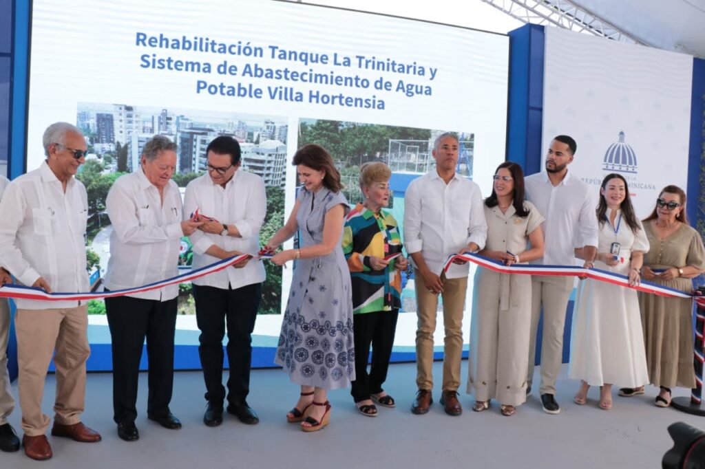 Coraasan y Raquel Peña inauguran proyectos de agua potable en Villa Hortensia y La Trinitaria