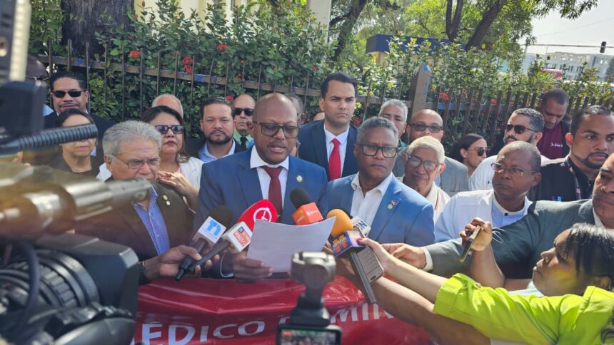 Médicos del CMD impugnan disposiciones del Código Penal en el TC