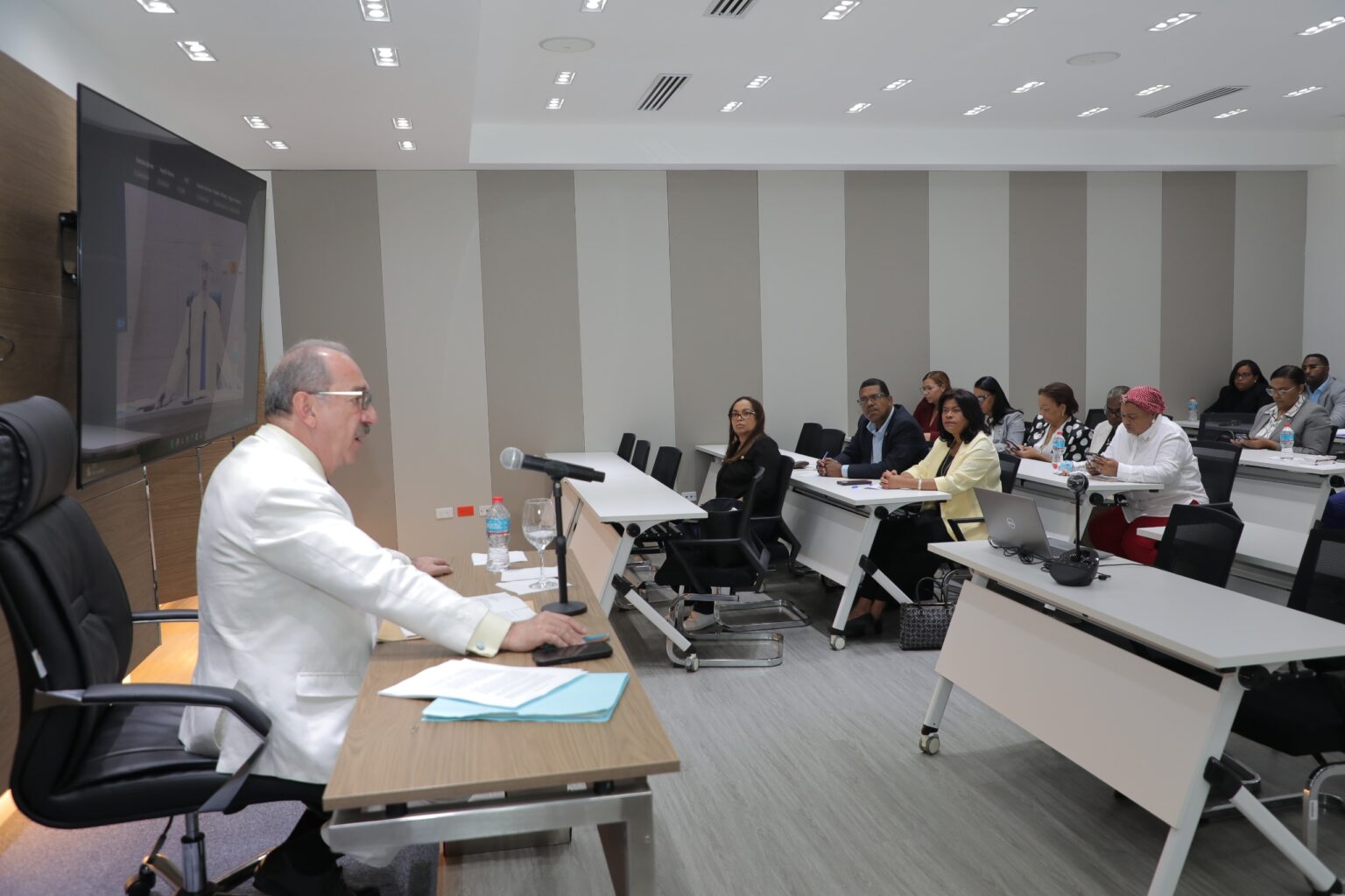 Cámara de Diputados realiza Máster en Derecho Constitucional y Derecho Público: representación y partidos políticos