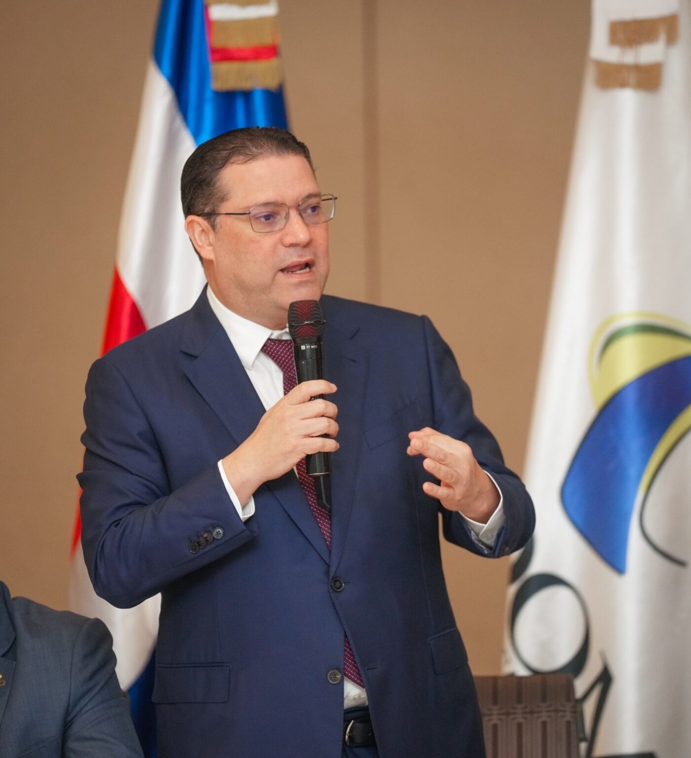 Ministro Yayo Sanz Lovatón viajará a Alemania a captar inversiones para la industria de los semiconductores en RD
