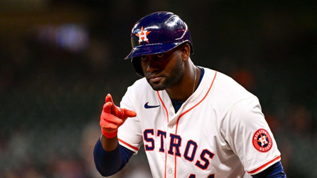 Yordan Álvarez llega a 25 jonrones y Otto López decide con doble en jornada dominante de MLB