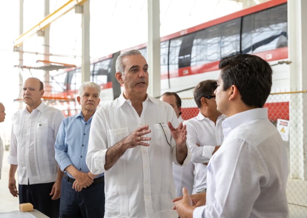 Presidente Abinader verifica progreso del Monorriel de Santiago, concluiría en agosto