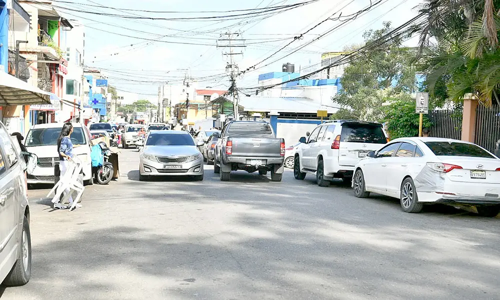 Santiago continúa en caos vehicular pese a medidas de movilidad