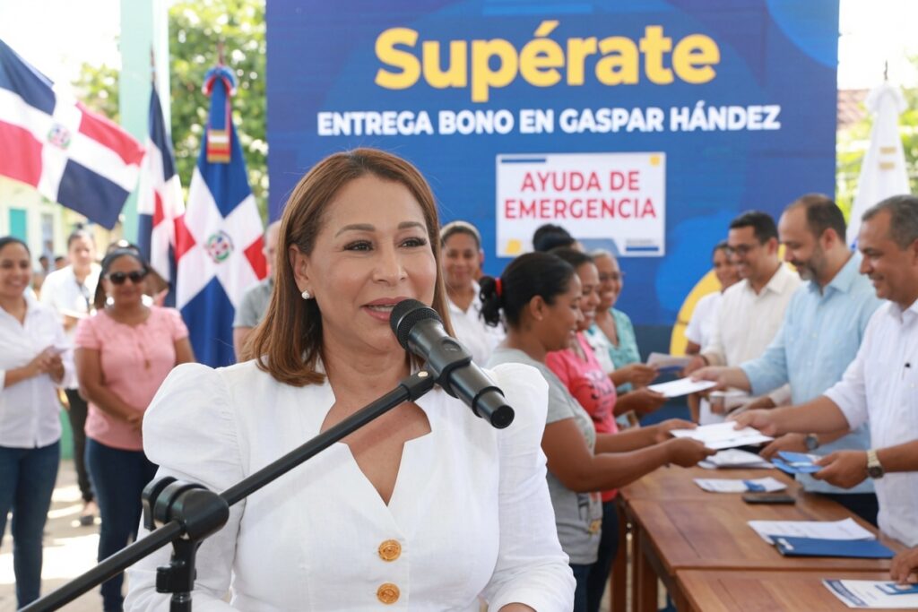 Supérate beneficia con bono a residentes de Gaspar Hernández