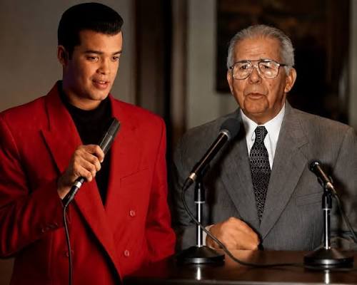 Alex Bueno logró bendición de Balaguer para interpretar “Lucía”
