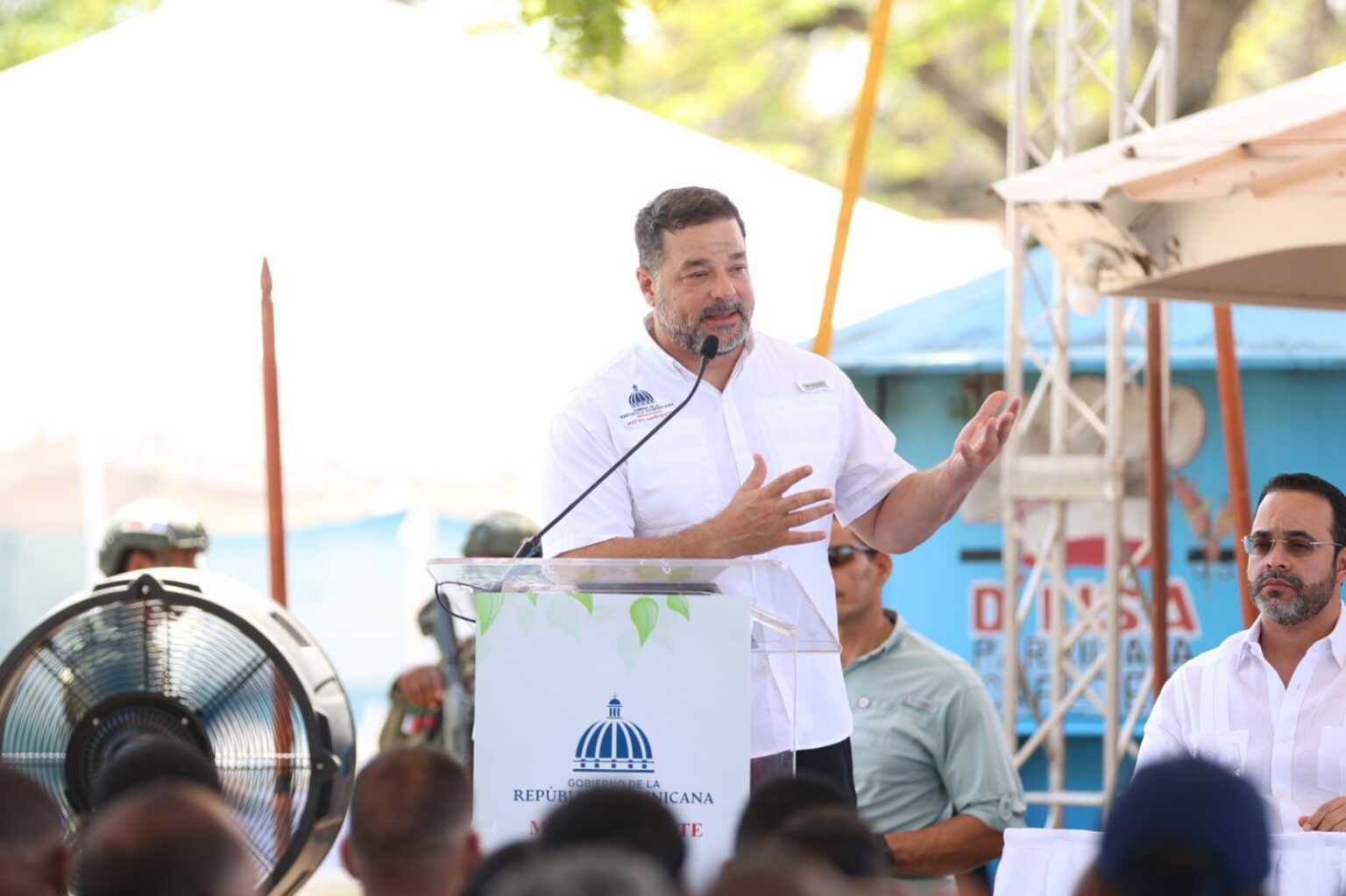 Ministerio de Medio Ambiente gradúa 319 líderes ambientales comunitarios y certifica 80 guardaparques en Pedernales