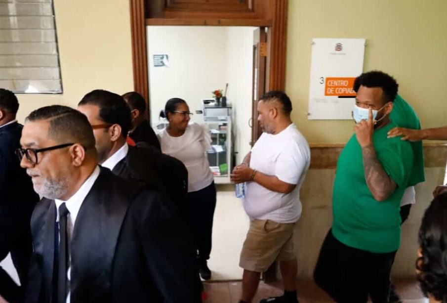 Justicia dicta un año de prisión preventiva contra cinco acusados de extorsionar residentes en EEUU