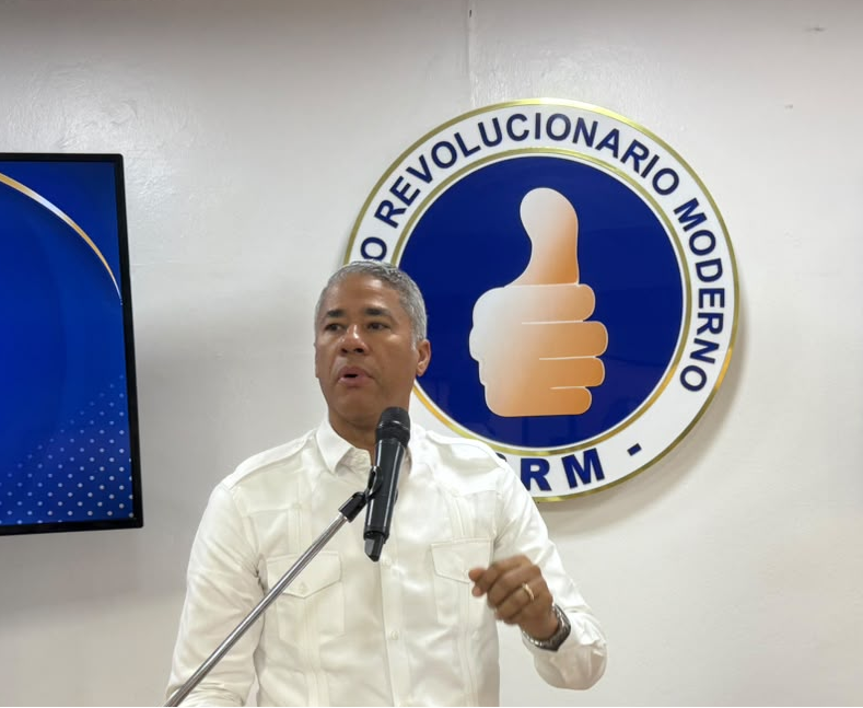 Andrés Cueto motiva a la unidad del PRM como clave para enfrentar retos venideros