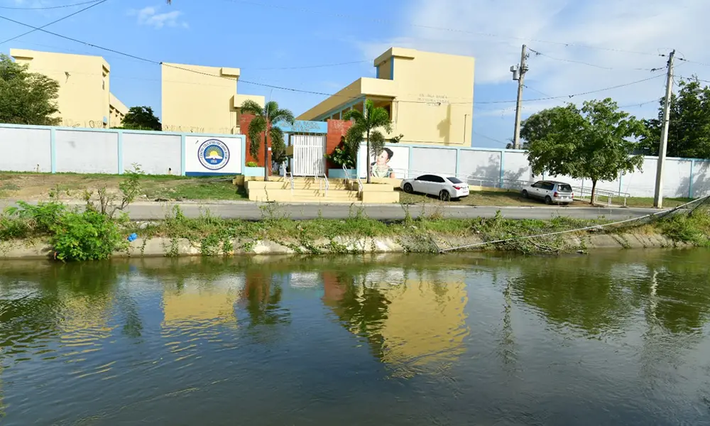 Contaminación afecta canales y río Yaque en Santiago