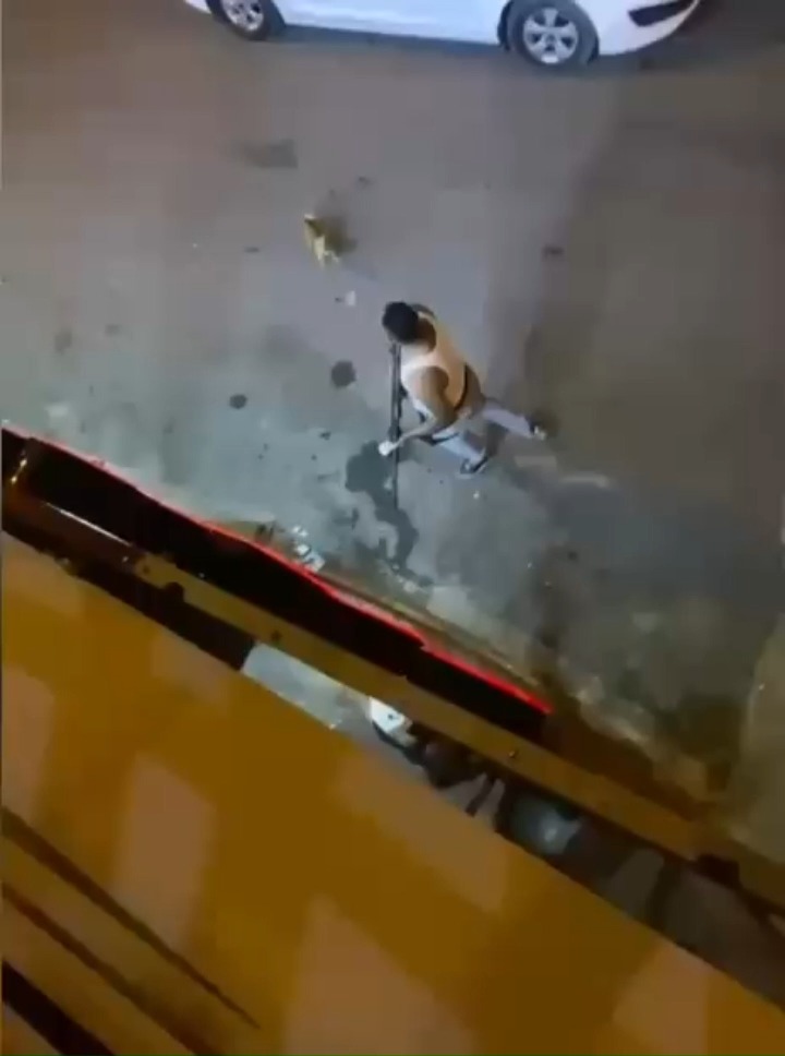 Denuncian agresión con arma larga dentro de negocio (Vídeo)