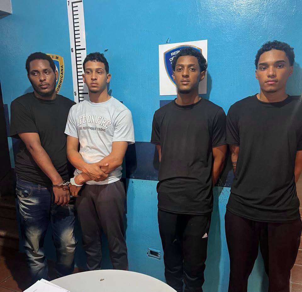 PN captura presuntos asaltantes de joyería y recupera prendas en Santiago