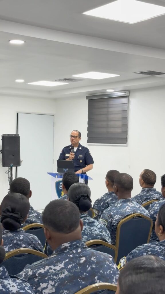 Director de la Policía orienta agentes para seguridad de Juegos Santo Domingo 2026