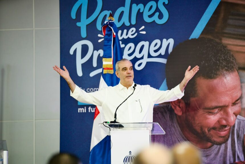 Presidente Abinader reconoce entrega de los padres dominicanos y les pide proteger a sus familias