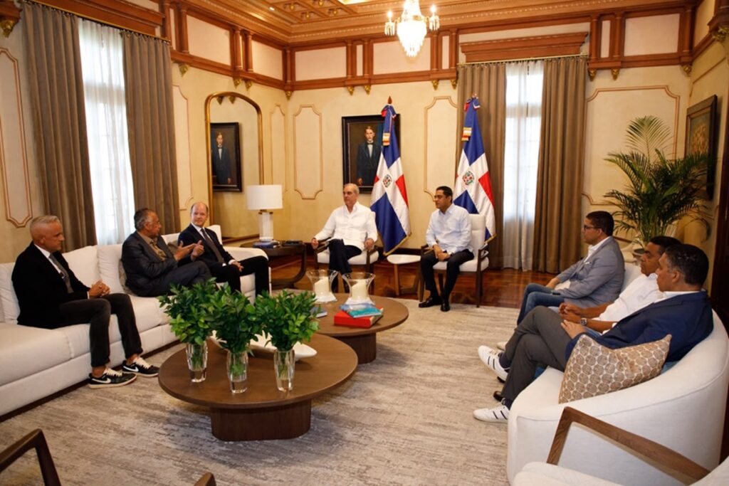 Presidente Abinader recibe en el Palacio Nacional a altos ejecutivos de la FIBA y del Comité Organizador de Santo Domingo 2026