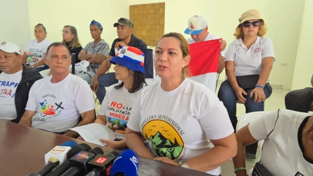 Abinader se reúne con sacerdotes y líderes comunitarios en medio de críticas por proyectos en la Cordillera Septentrional