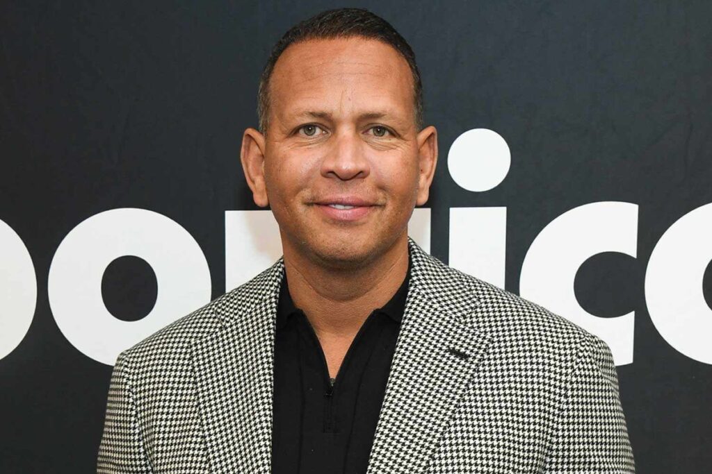 Alex Rodríguez es visto besando a una mujer en la exclusiva fiesta de blanco de Michael Rubin en los Hamptons