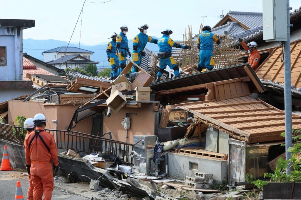 Japón eleva a 34 los muertos tras el devastador terremoto de magnitud 7,1