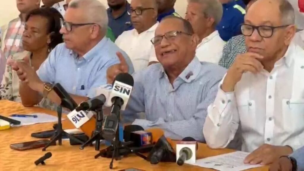 Sindicatos exigen a Abinader retirar reforma al Código de Trabajo y advierten que la cesantía “no se toca”