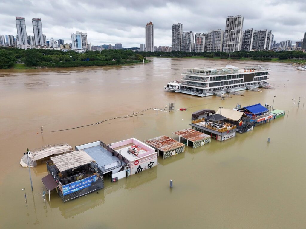 China mantiene la alerta naranja ante el avance del tifón Bavi, que ya causa cierres y evacuaciones en Taiwán y Japón