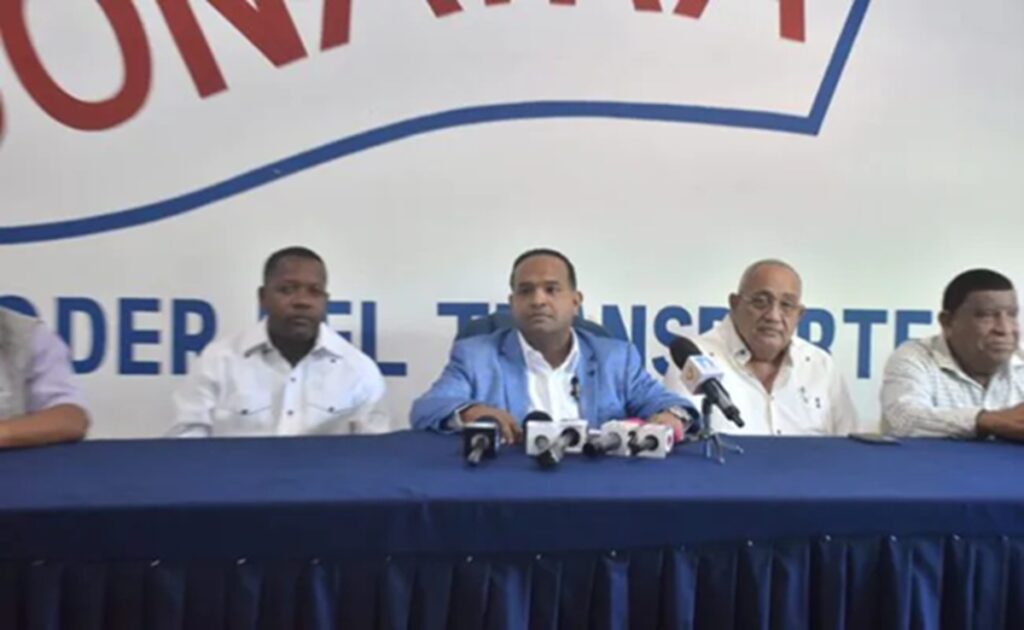 Conatra acusa a grupos del Cibao de usar el aumento del pasaje como “chantaje” para presionar al Gobierno