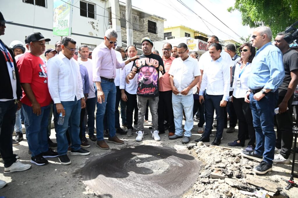 Coraasan y Junta Distrital de Santiago Oeste realizan operativo de colocación de tapas de aguas residuales