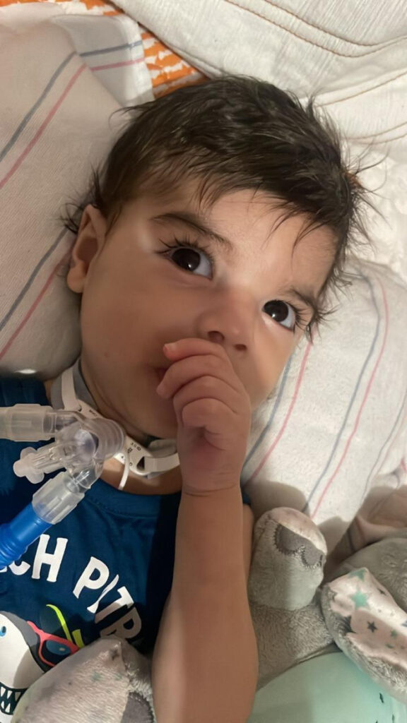 Dayron, niño con AME, recibe tratamiento por gestión de Salud Pública