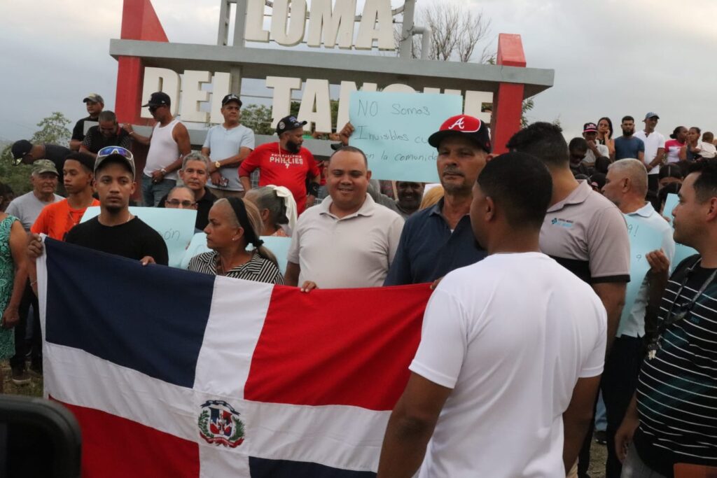 Protesta en Loma del Tanque por carretera hacia Monción
